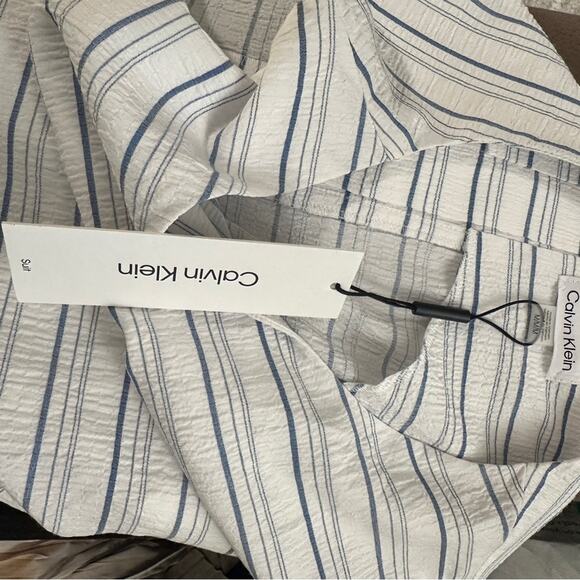 Calvin Klein Size M White Blue Striped Top NWT Back Buttons Business Casual Chic - Picture 12 of 12